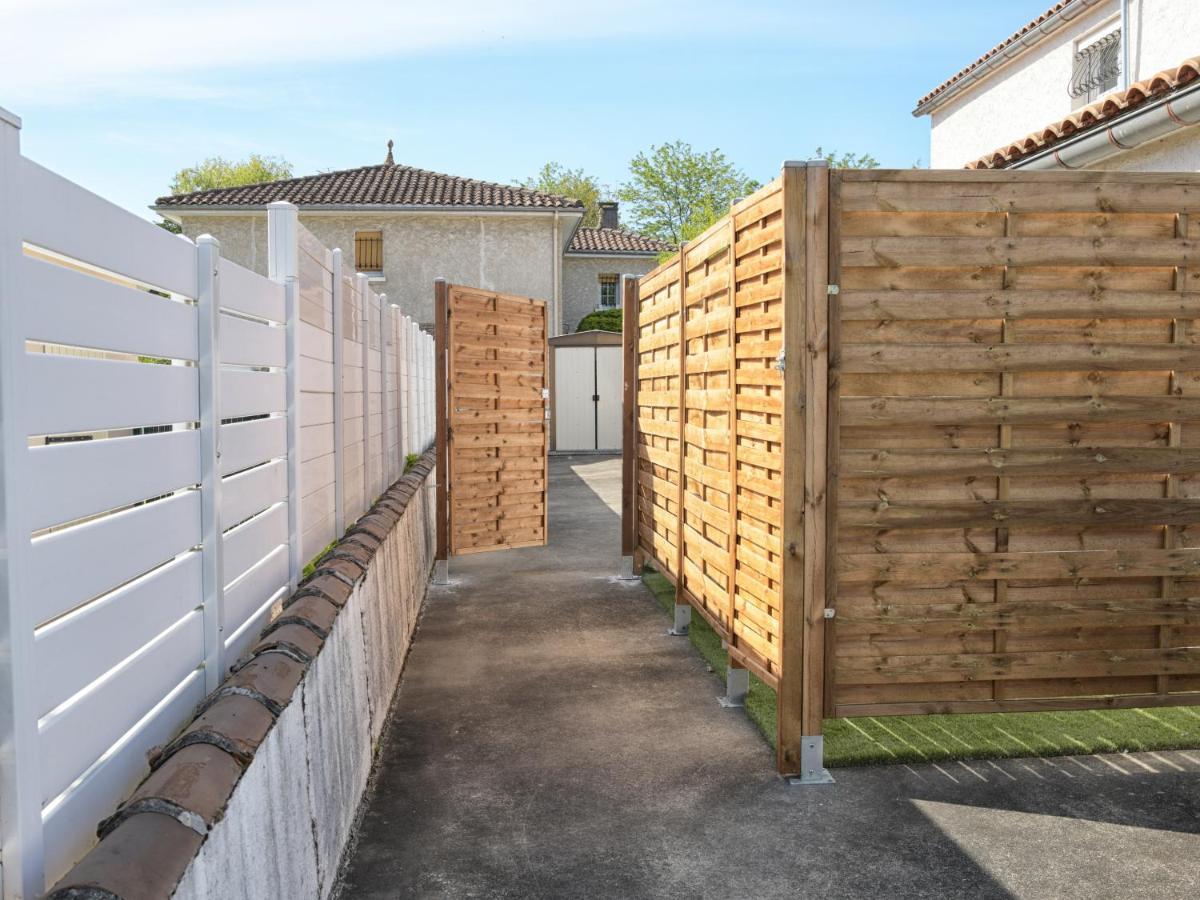 T2 - 28M2 Avec Cour Et Stationnement, Wifi Et Linge Fournis Appartement Angoulême Buitenkant foto
