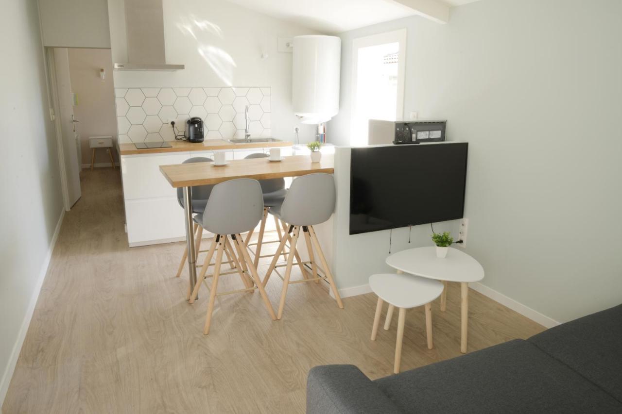 T2 - 28M2 Avec Cour Et Stationnement, Wifi Et Linge Fournis Appartement Angoulême Buitenkant foto